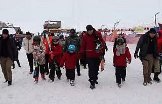Erciyes’te şehit çocuklarına kayak eğitimi