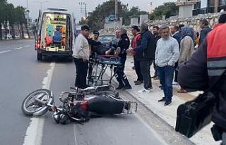 Erdemli’de kamyonet ile motosiklet çarpıştı:...