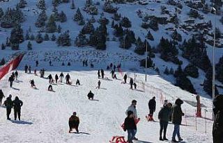 Ergan’da çocukların kızak keyfi