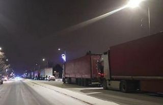 Erzincan-Sivas karayolu çığ nedeniyle bir süre...