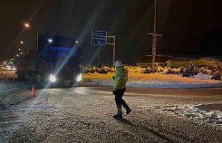 Erzincan-Sivas karayoluna çığ düştü