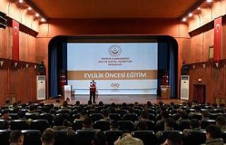 Erzincan’da askerlere evlilik öncesi eğitim verildi