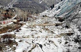 Erzincan’da kış sert yüzünü gösterdi: Doğa...