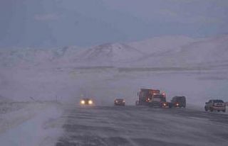Erzurum-Artvin karayolunda tipi etkili oldu, 6 araç...