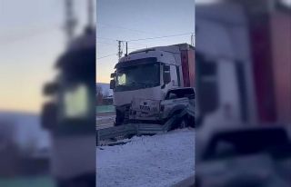 Erzurum’da yollardaki buzlanma trafik kazalarına...