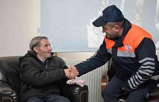 Esenyurt Belediye personeli yolda bulduğu para dolu...