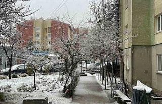 Eskişehir’de sabah saatlerinde kar yağışı etkili...