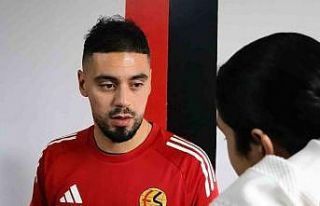 Eskişehirspor oyuncuları, koruma altındaki çocuklarla...