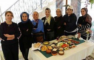 Eşlerinden imza karşılığında toplanan kadınlar...