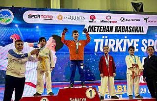 Eyyübiyeli minik karateci Türkiye ikincisi oldu