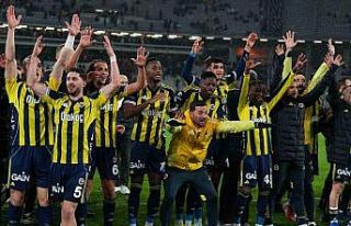 Fenerbahçe, Süper Kupa galibiyetini taraftarlarıyla...