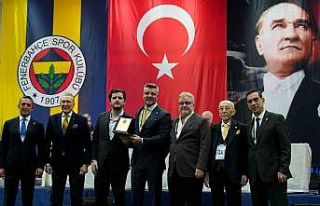 Fenerbahçe’den, Ali Şen’e 50. yıl plaketi