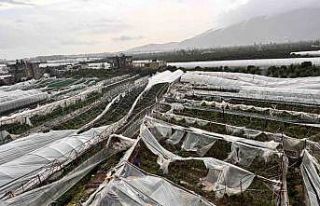 Finike’de hortumun verdiği hasar gündüz ortaya...