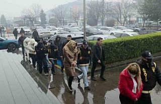 Fuhşa aracılık iddiasıyla gözaltına alınan...