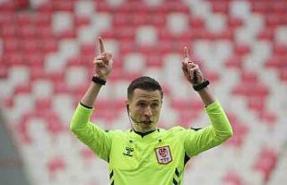 Galatasaray - Kayserispor maçını Adnan Deniz Kayatepe...