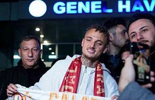 Galatasaray’ın yeni transferi Noa Lang, İstanbul’a...