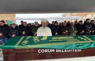 Gazeteci Cüneyt Özdemir’in annesi Çorum’da...