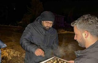 Gazetecilerden polislere yeni yıl sürprizi