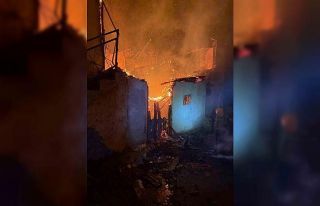 Gece yarısı çıkan yangında 1 ev kullanılamaz...