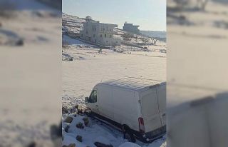 Gercüş’te minibüs şarampole devrildi: 3 yaralı