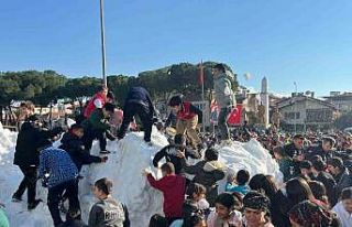 Germencik Belediyesi’nden karnelerini alan çocuklara...