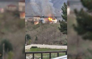 Giresun’da iki katlı ev alev alev yandı