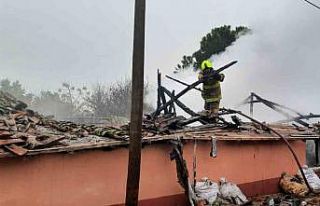 Gönen’de müstakil ev yangında kullanılamaz hale...