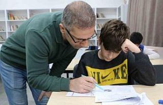 Gönüllü öğretmenler tatilde LGS’ye hazırlanan...