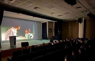 Görme görme engelliler için betimlemeli film gösterimi