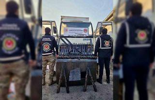 Gümrük kapısında 52 adet uzun namlulu silah ele...