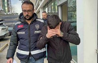 Gümüşçünün vitrin camını kırıp altın zannettiği...