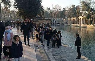 Güneşi gören soluğu Balıklıgöl’de aldı