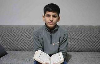 Hafızlık eğitimini tamamlayan 11 yaşındaki çocuk,...
