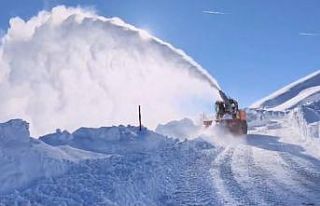 Hakkari’de karla mücadele: 294 yerleşim yerinin...