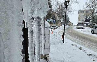Harput’ta dondurucu soğuklar: Çatılarda metrelerce...