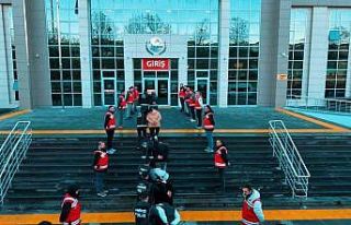 Helikopterli operasyonla uyuşturucu tacirlerine darbe:...