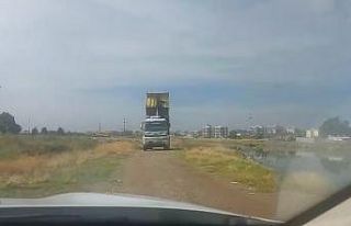 Hem kaçak moloz döktü, hem ehliyetsiz, hem de polise...