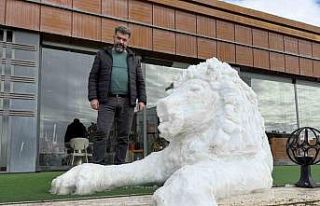 Her detayını 3 saat boyunca kaşıkla tek tek işledi,...