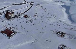 Hesarek Kayak Merkezi’nde yoğunluk: Ziyaretçiler...