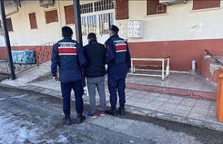 Hırsızlık suçundan kesinleşmiş 13 yıl cezasıyla...