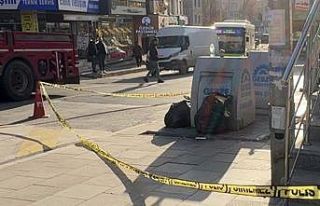 Husumetlisine ateş açarken duraktaki kadını da...