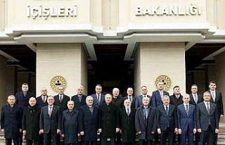 İçişleri Bakanı Yerlikaya, yeni atanan ve görev...