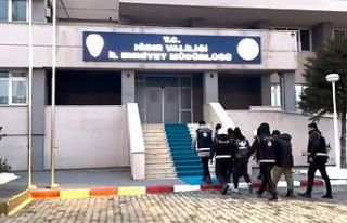 Iğdır’da 5 düzensiz göçmen yakalandı, sürücü...