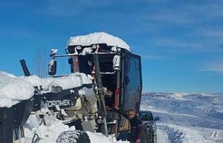 Iğdır’da kapalı köy yollarında çalışmalar...