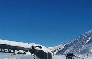 Iğdır’da karla kapanan tüm köy yolları ulaşıma...