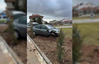 İki aracın çarpıştığı kazada şans eseri ölen...