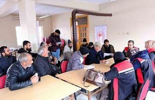 İl Tarım ve Orman Müdürlüğü köylerde çiftçilerle...