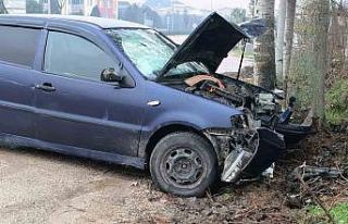 İnegöl’de kontrolden çıkan otomobil kaldırıma...