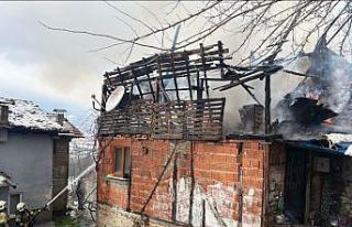 İnegöl’de korkutan yangın: tek katlı ev küle...