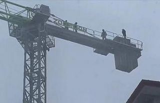 İşçilerden inşaat kule vincinde intihar girişimi